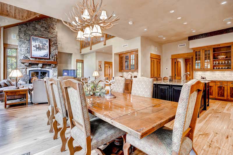 03-Village-Walk-59-Dining-2