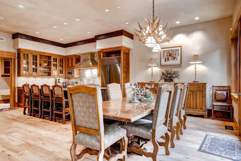 04-Village-Walk-59-dining-1