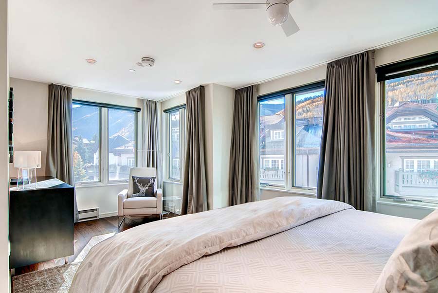 100-East-Meadow-Drive-Vail-CO-large-012-30-Master-Bedroom-1495x1000-72dpi