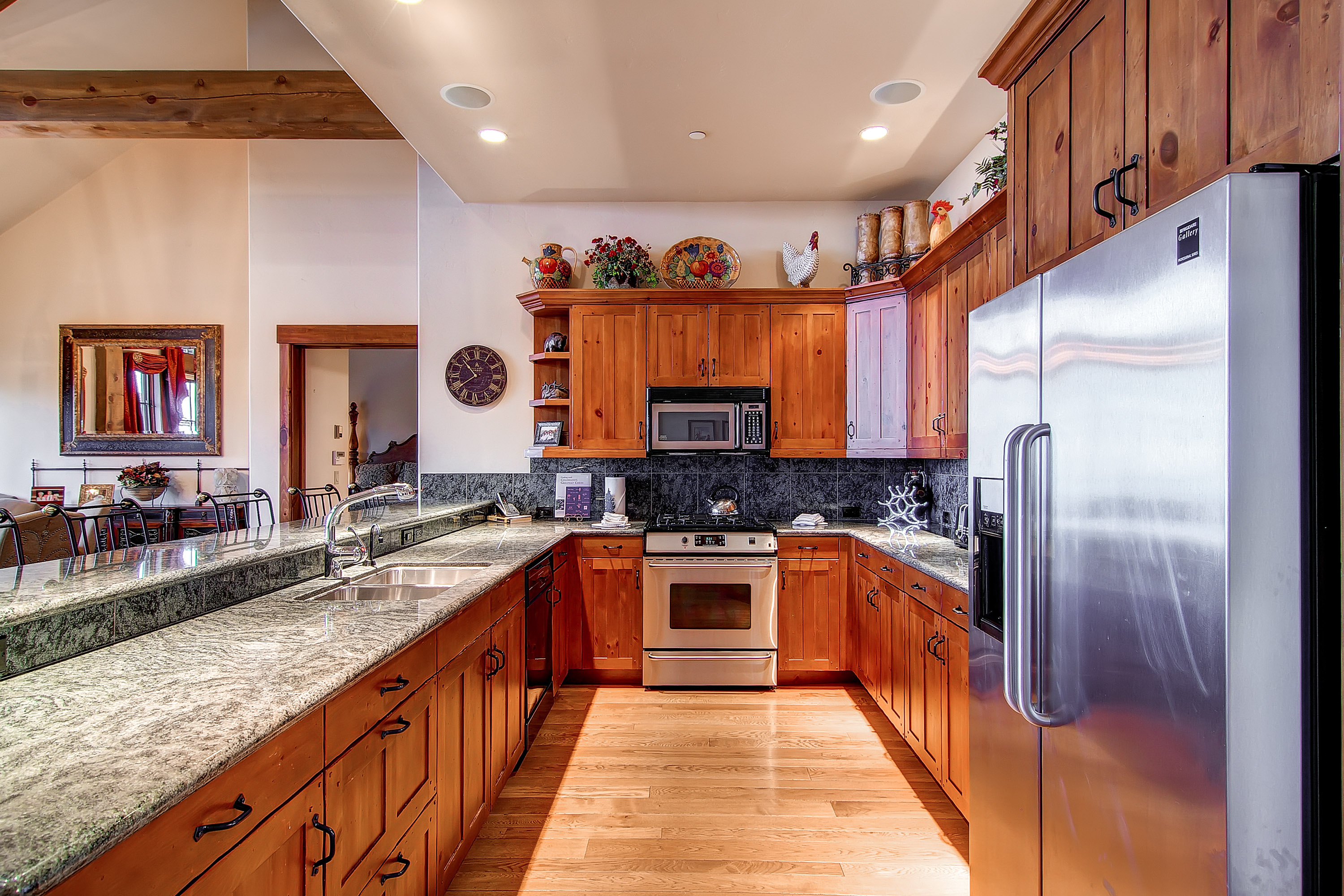 121205_East-West-Resorts_06 Quartermoon 1258_HDReal_hi