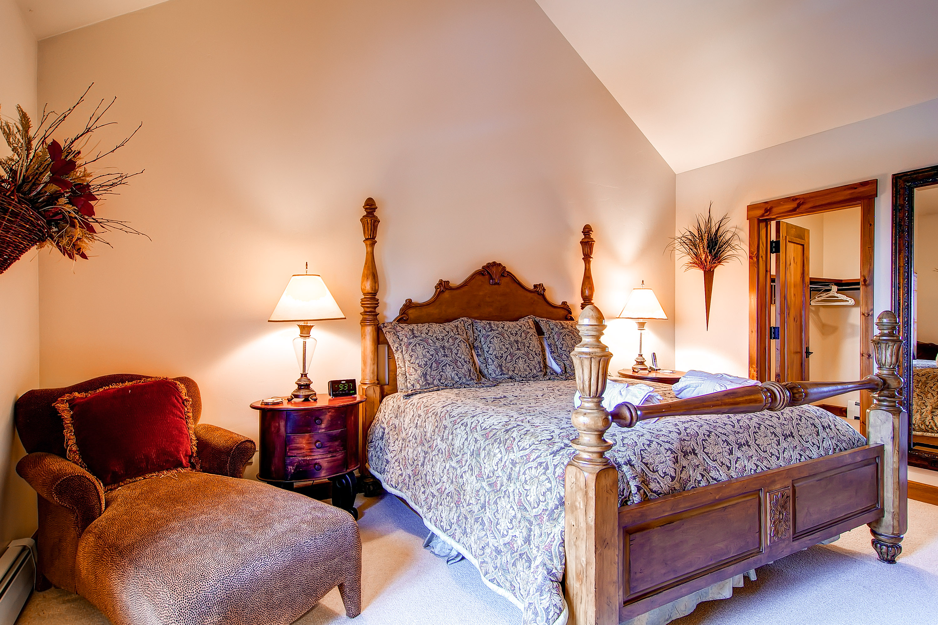 121205_East-West-Resorts_14 Quartermoon 1258_HDReal_hi