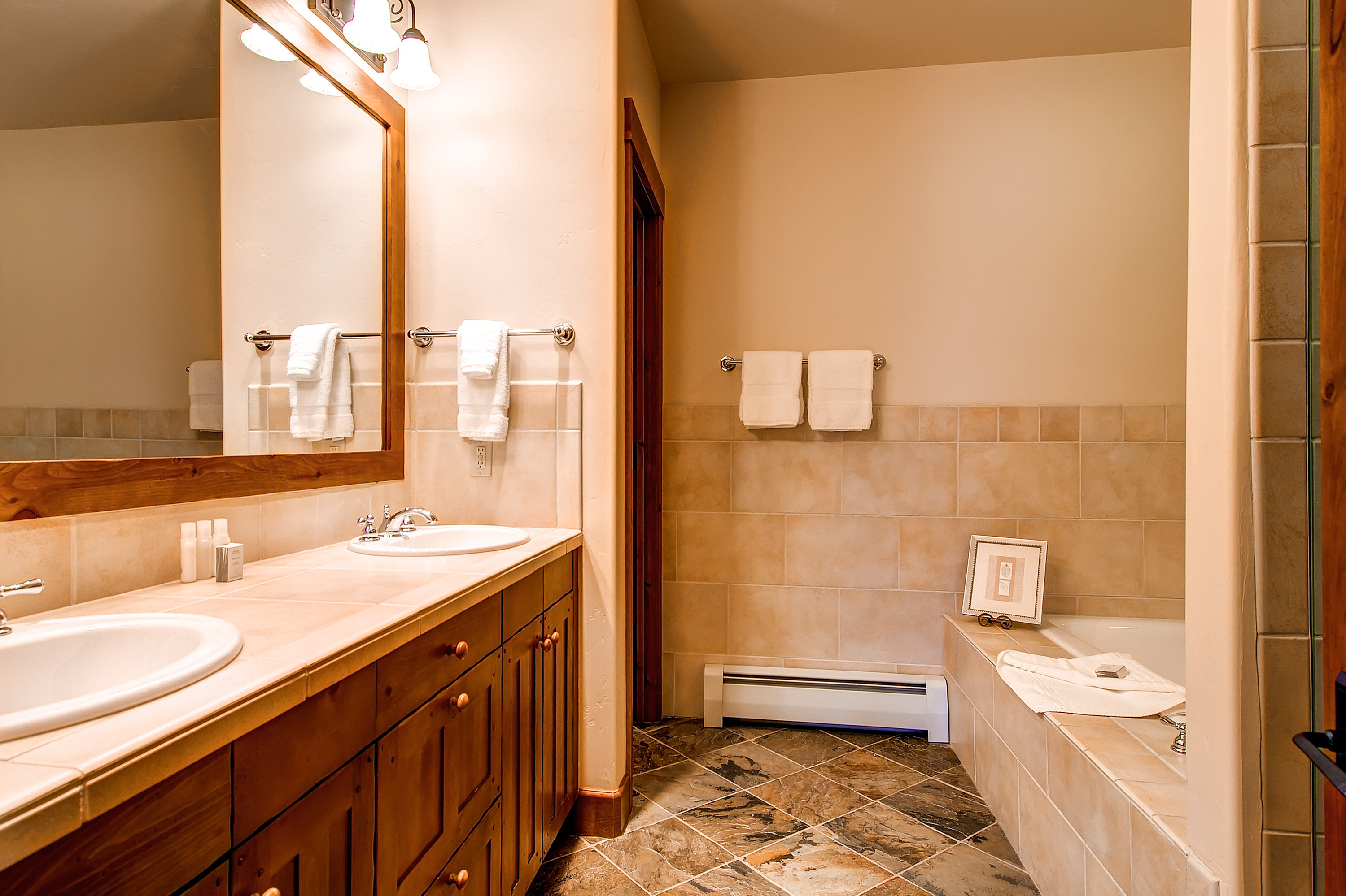 121205_East-West-Resorts_16 Quartermoon 1258_HDReal_hi