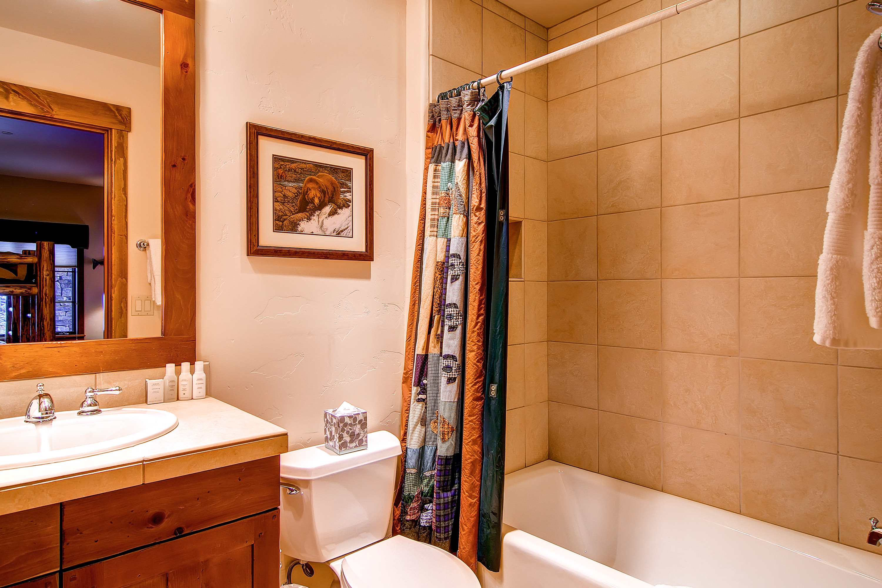 121205_East-West-Resorts_21 Quartermoon 1258_HDReal_hi