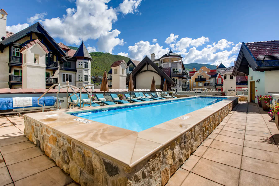 14_Arrabelle_Pool_17_0810