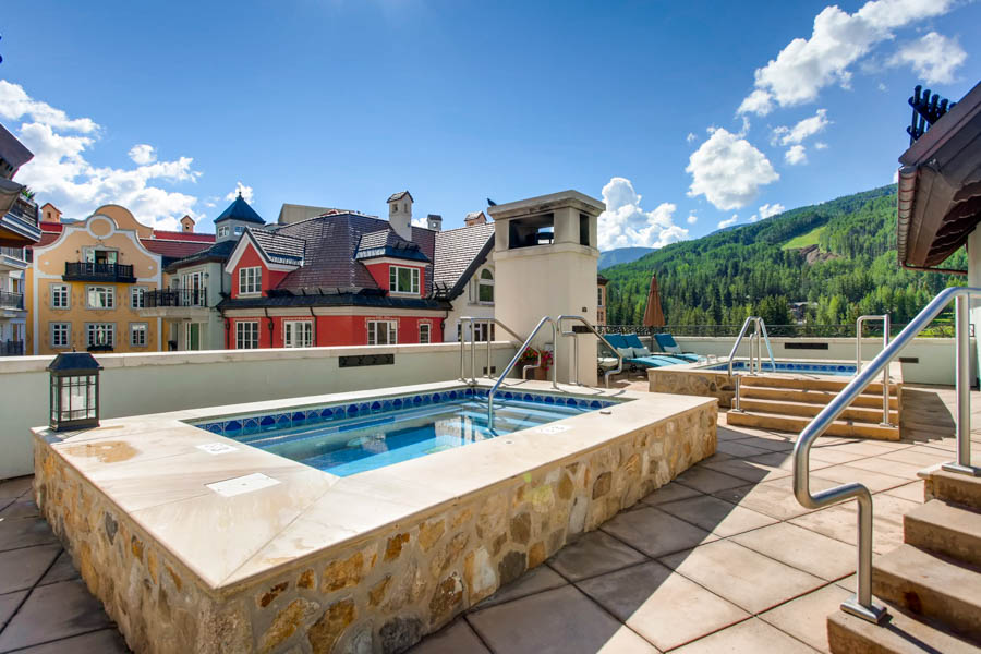 16_Arrabelle_Pool_17_0810