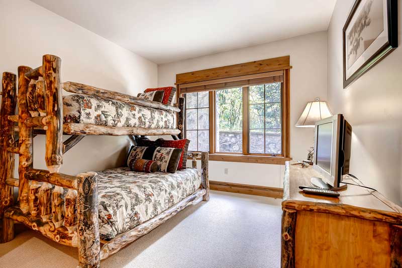 27-Village-Walk-59-Bed-C1