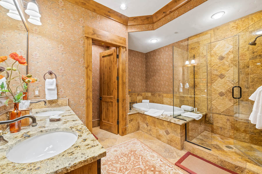 313-strawberry-2139_51766102848_o