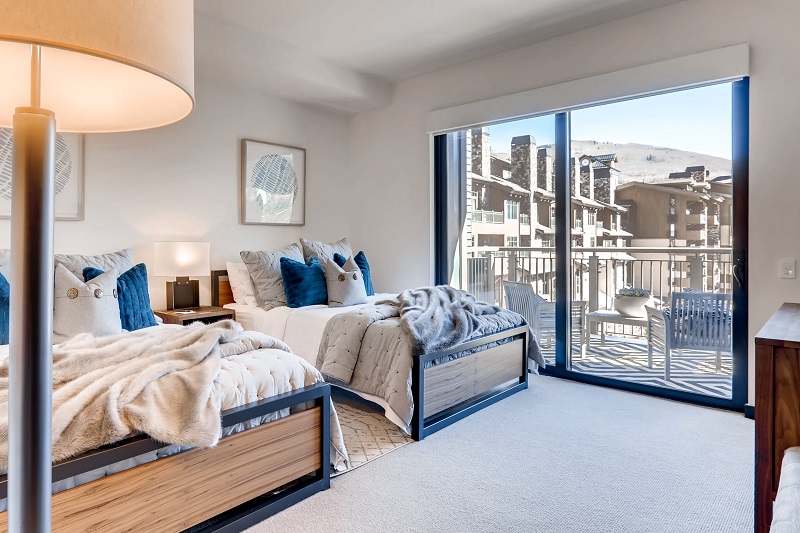 701 W Lionshead Circle Vail CO-print-011-15-Bedroom-3600x2400-300dpi