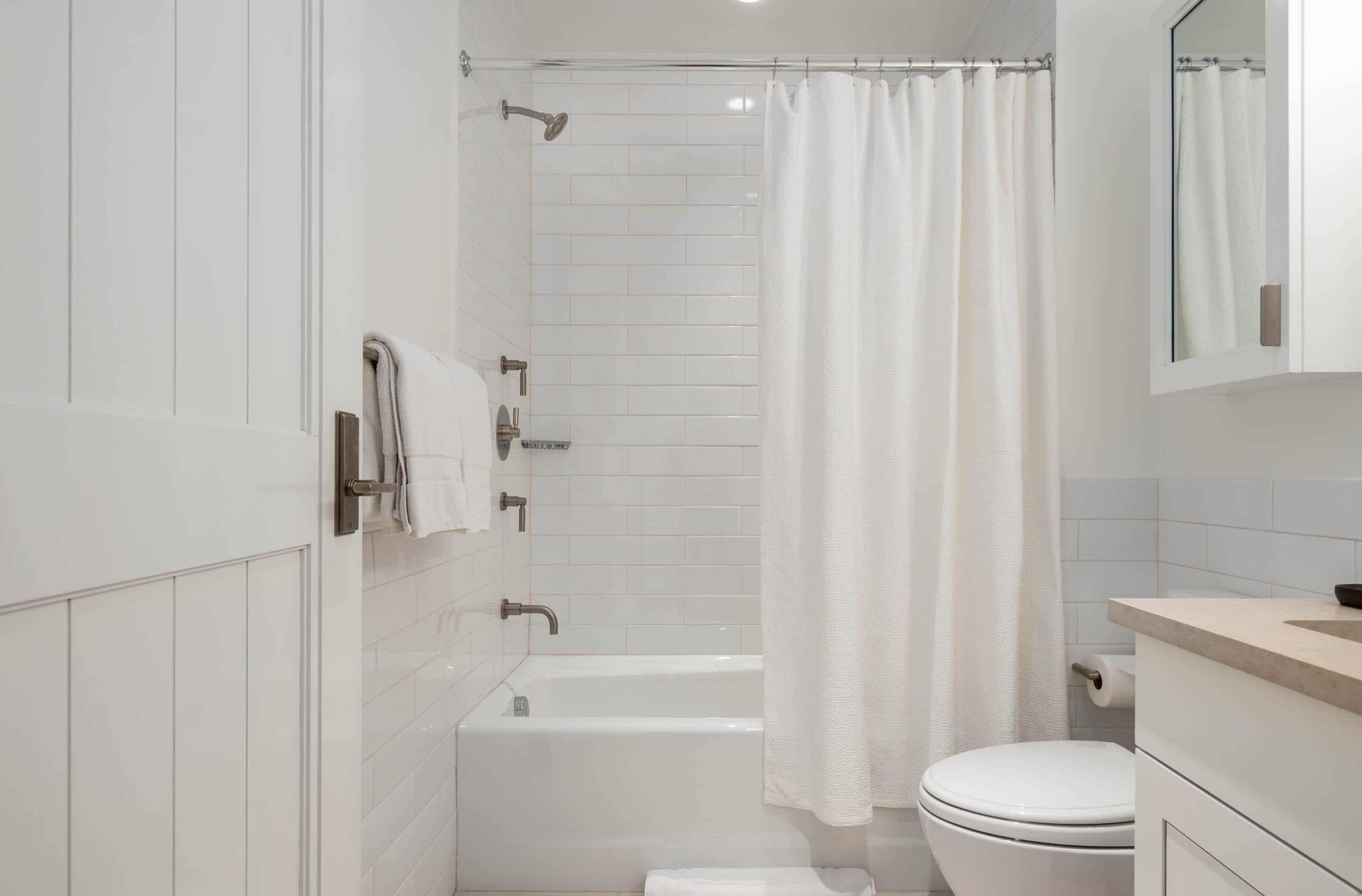 EWH_Solaris_PHFE-16_GuestBath1