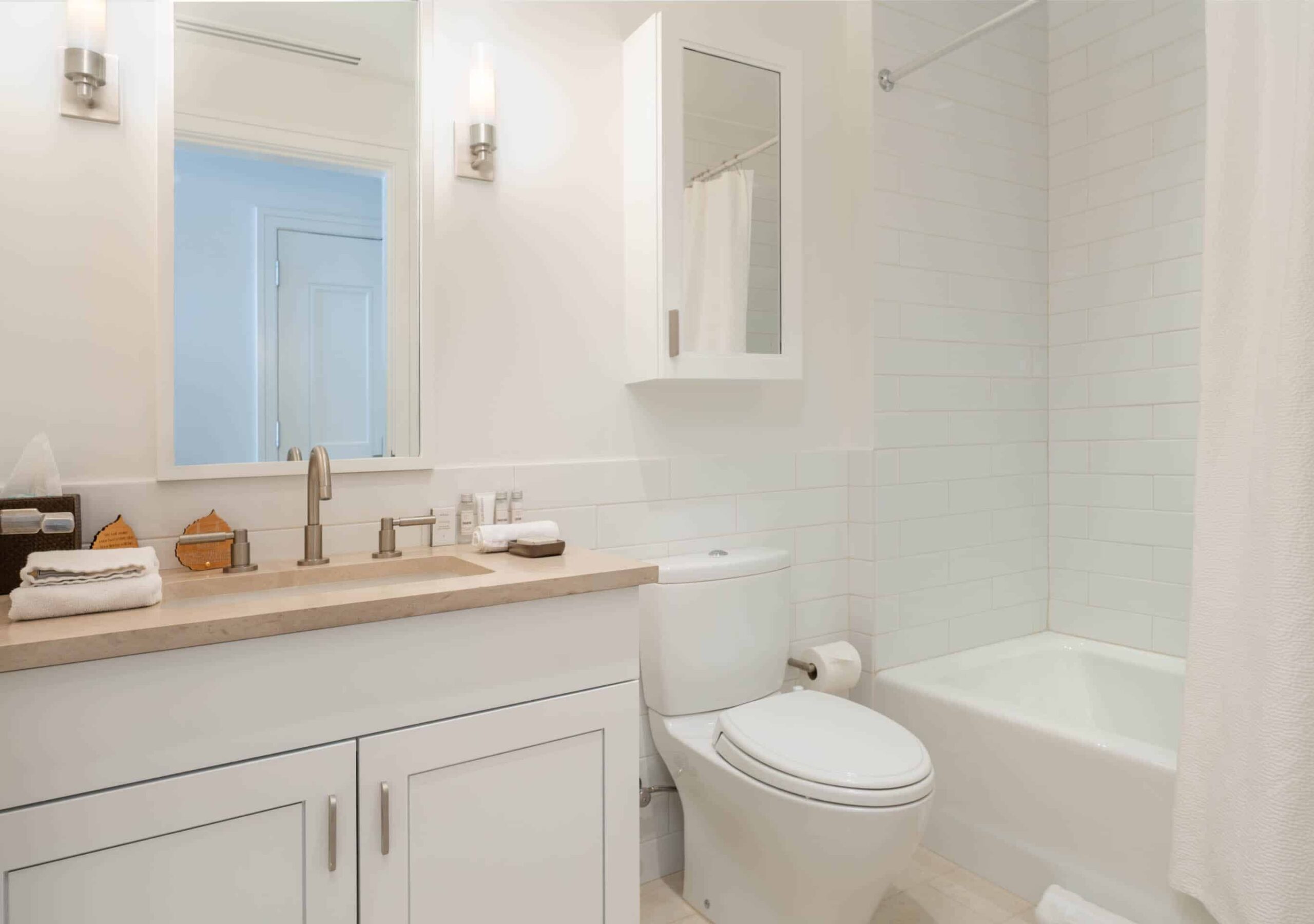 EWH_Solaris_PHFE-18_GuestBath2