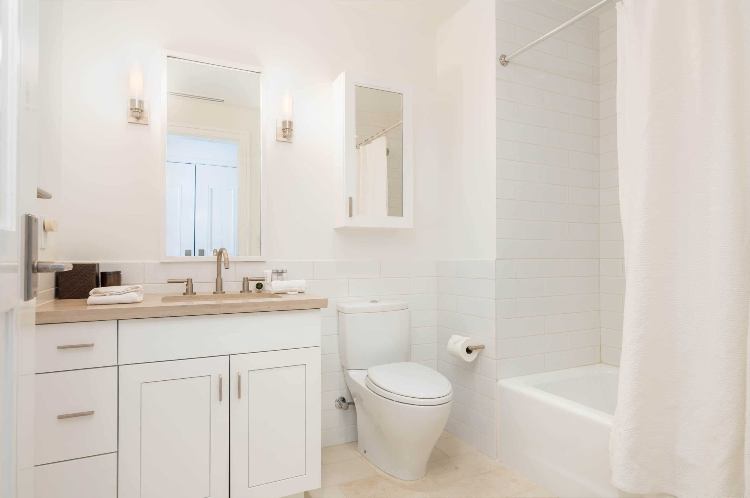 EWH_Solaris_PHFE-22_GuestBath3