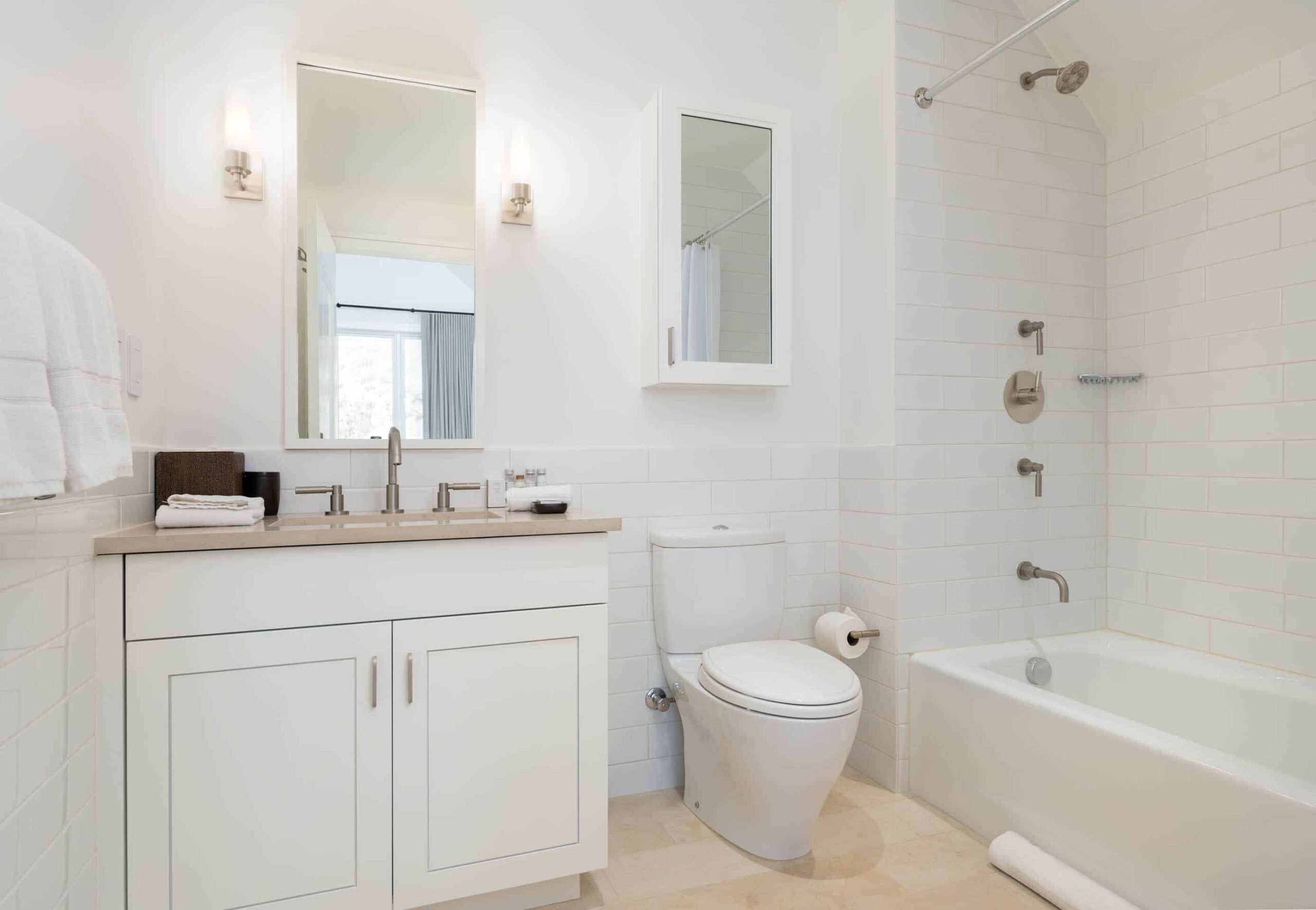 EWH_Solaris_PHFE-25_GuestBath4-Upstairs