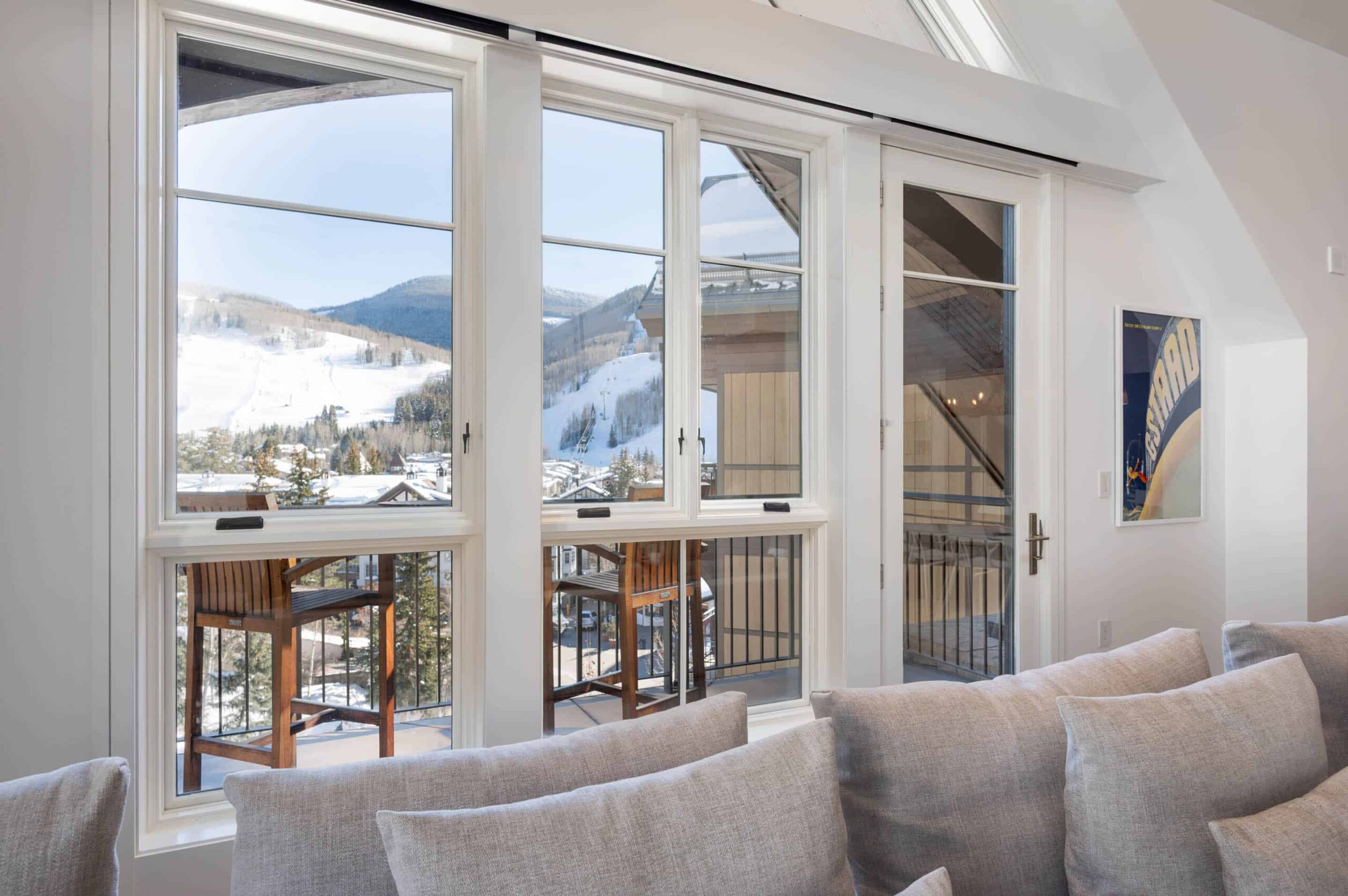 EWH_Solaris_PHFE-5_GreatRoomPatio2-View