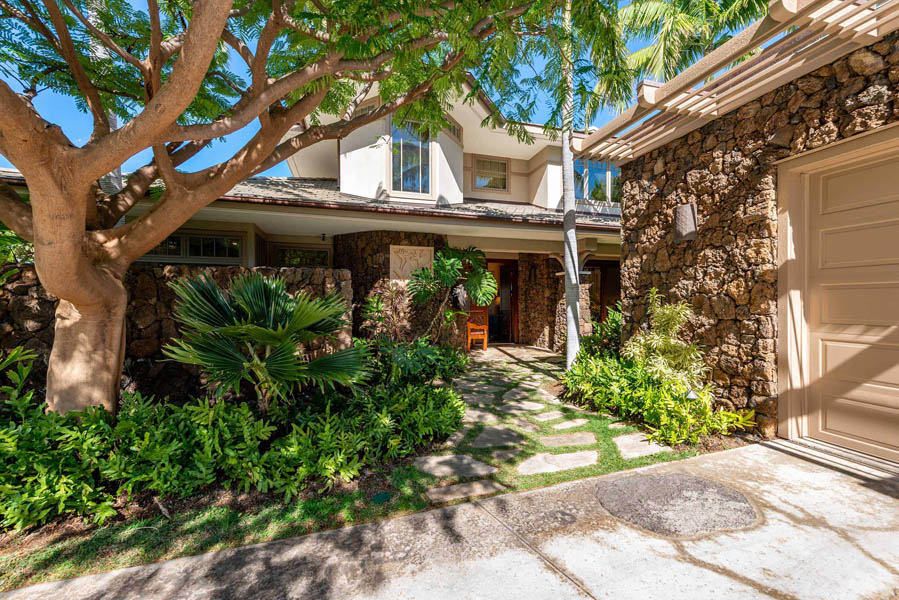 Kaunaoa_10B_Entrance