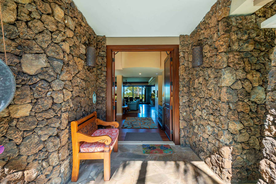 Kaunaoa_10B_Entrance1